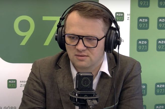 Janusz Życzkowski był również częstym komentatorem w Radiu Zielona Góra/ screen: YT Radio Zielona Góra